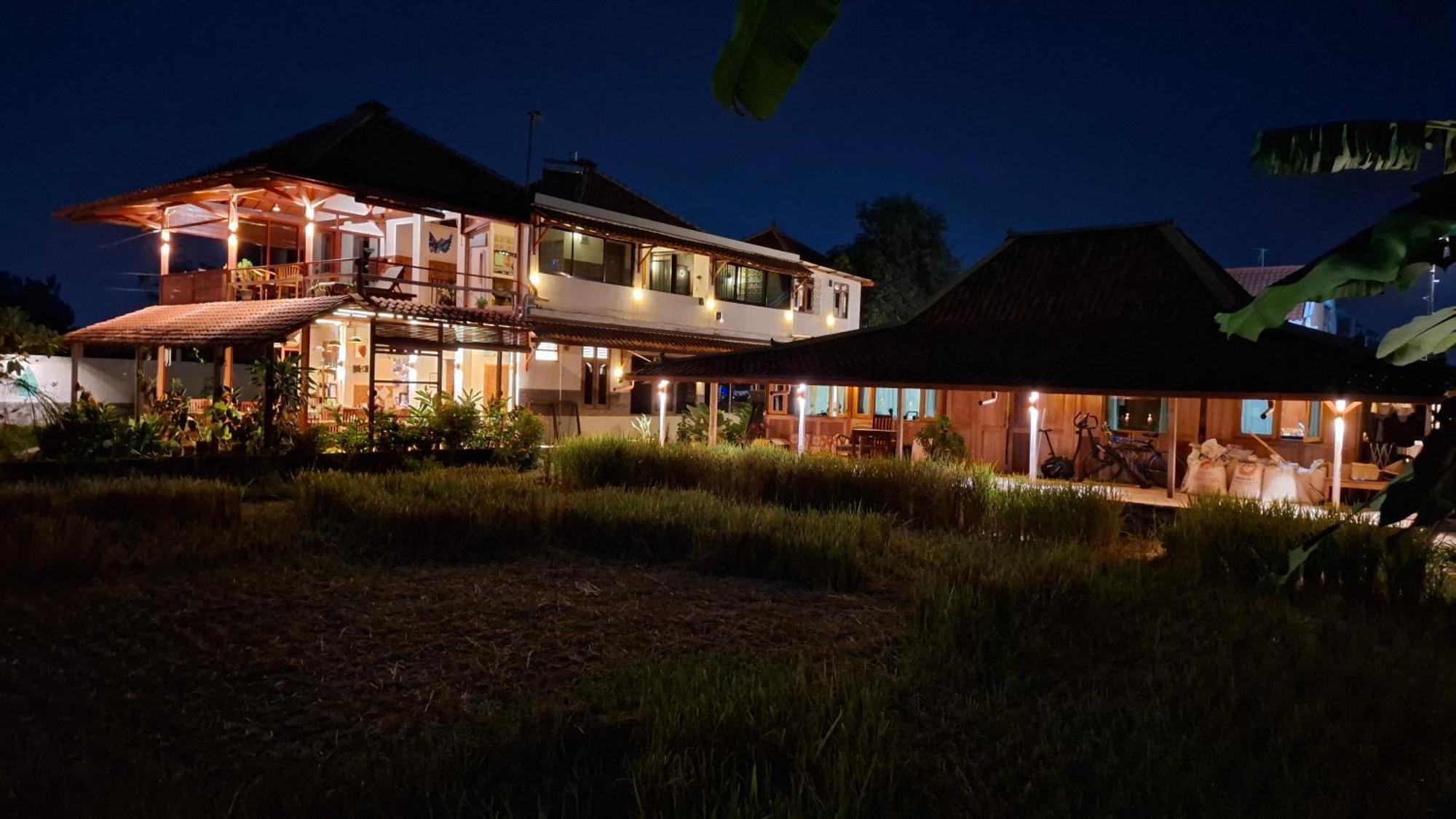 Alamanda Family Villas, Pool & Local Tours Yogyakarta Kültér fotó